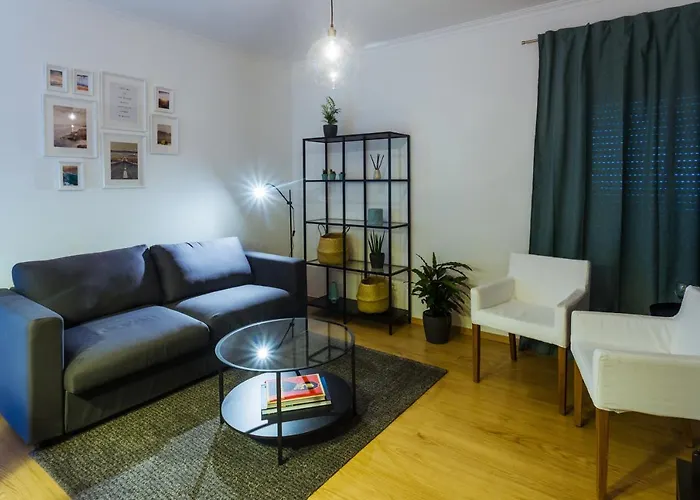 Enjoy View - Ocean, Surf, Beach, Eat & Work Apartment