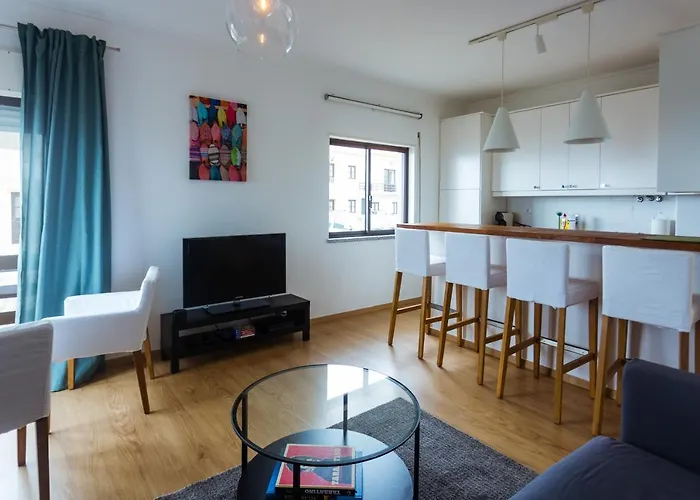 Enjoy View - Ocean, Surf, Beach, Eat & Work Apartment